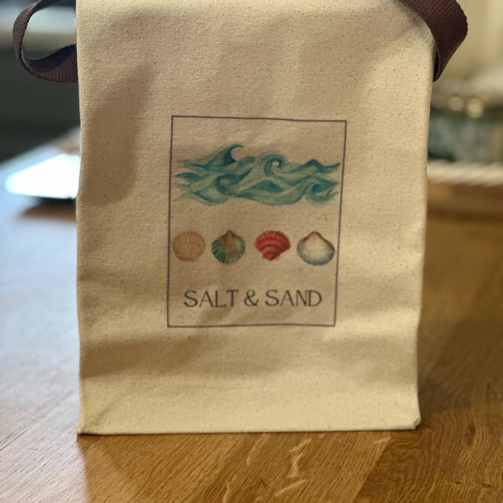 Khaki canvas lunch tote with beach print
